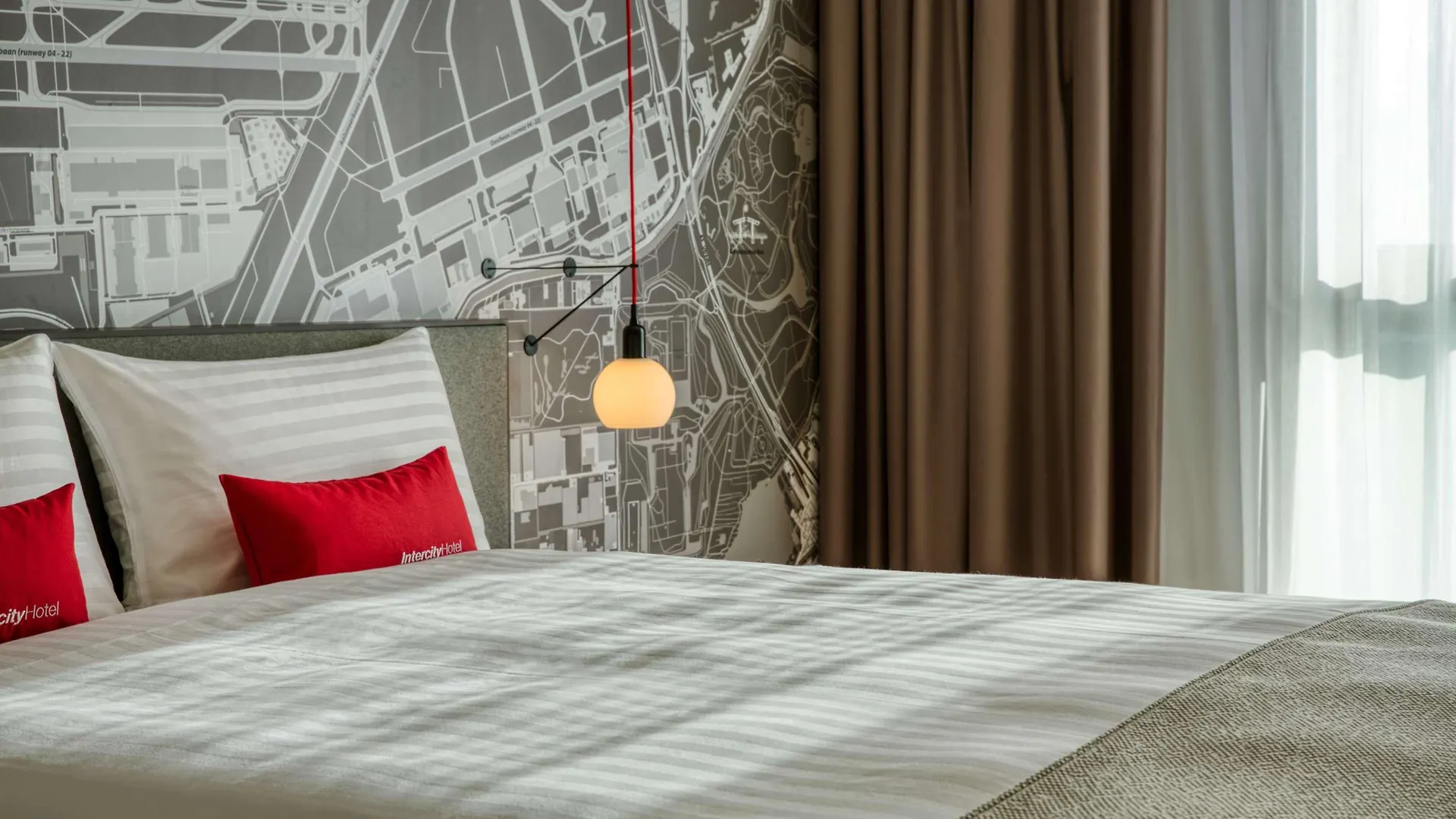 **** فندق Intercityhotel Amsterdam Schiphol Airport هوفدوربْ هولندا
