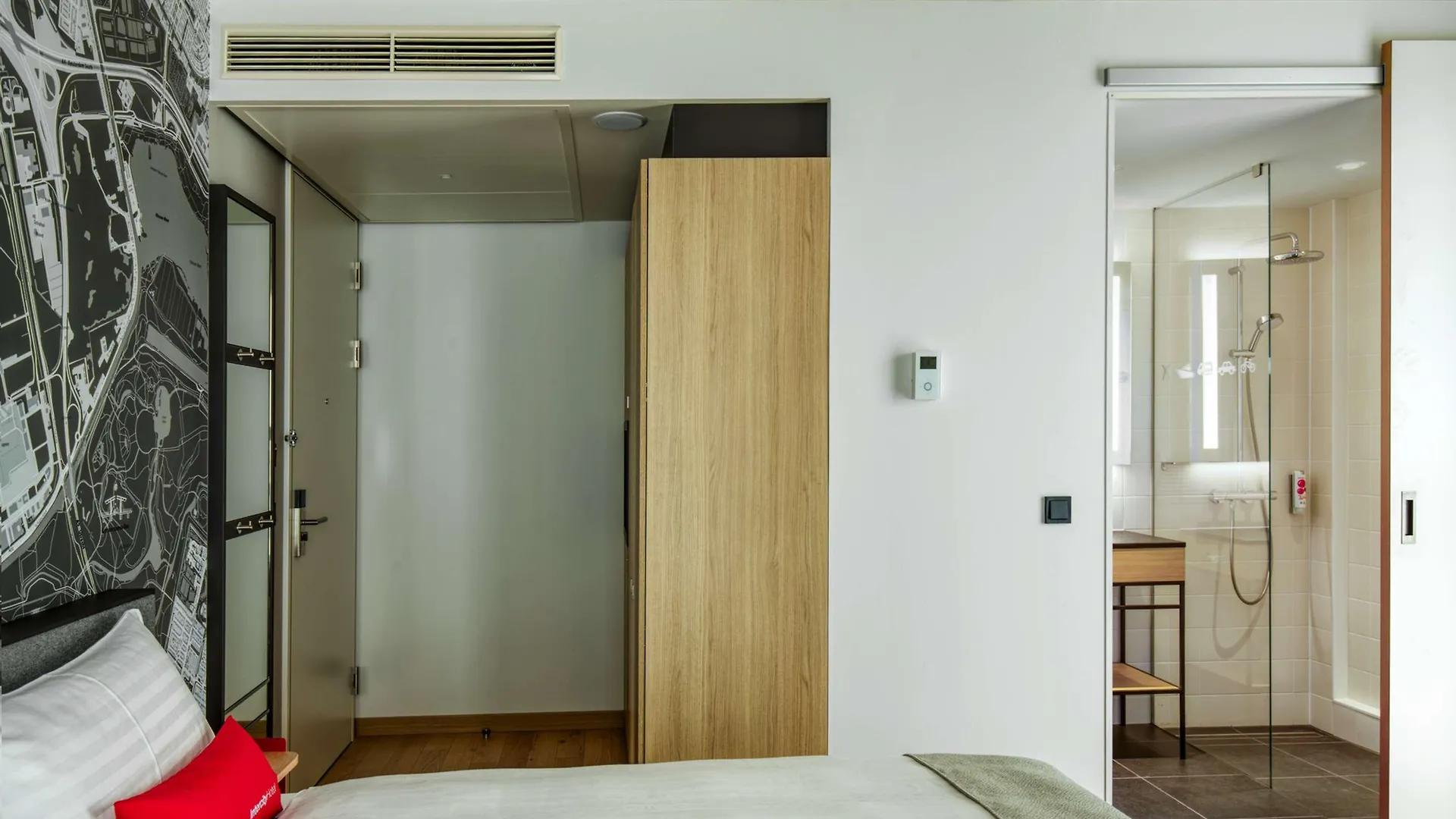 Intercityhotel Amsterdam Schiphol Airport ﾎｰﾌﾄﾞﾛｰﾌﾟ 4*,  オランダ