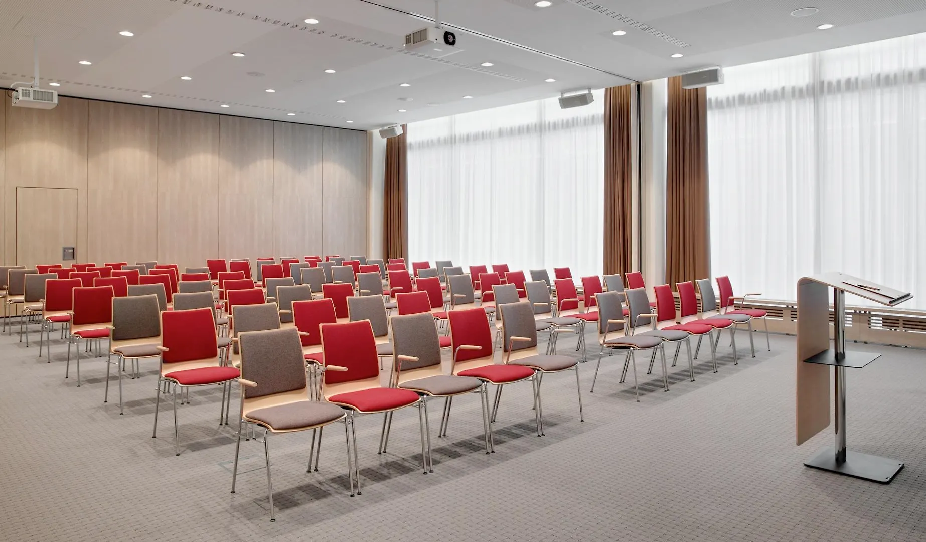 Intercityhotel Amsterdam Schiphol Airport ﾎｰﾌﾄﾞﾛｰﾌﾟ 4*,  オランダ