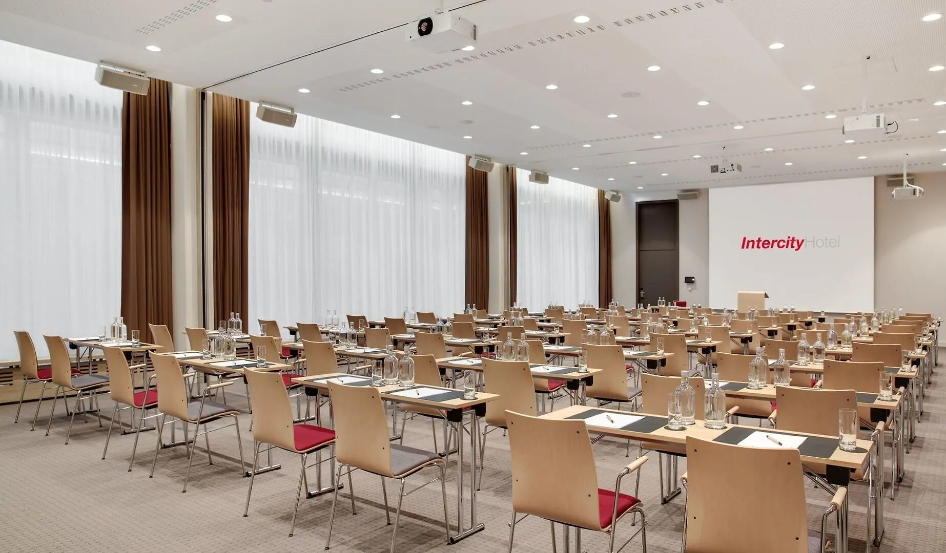Intercityhotel Amsterdam Schiphol Airport ﾎｰﾌﾄﾞﾛｰﾌﾟ