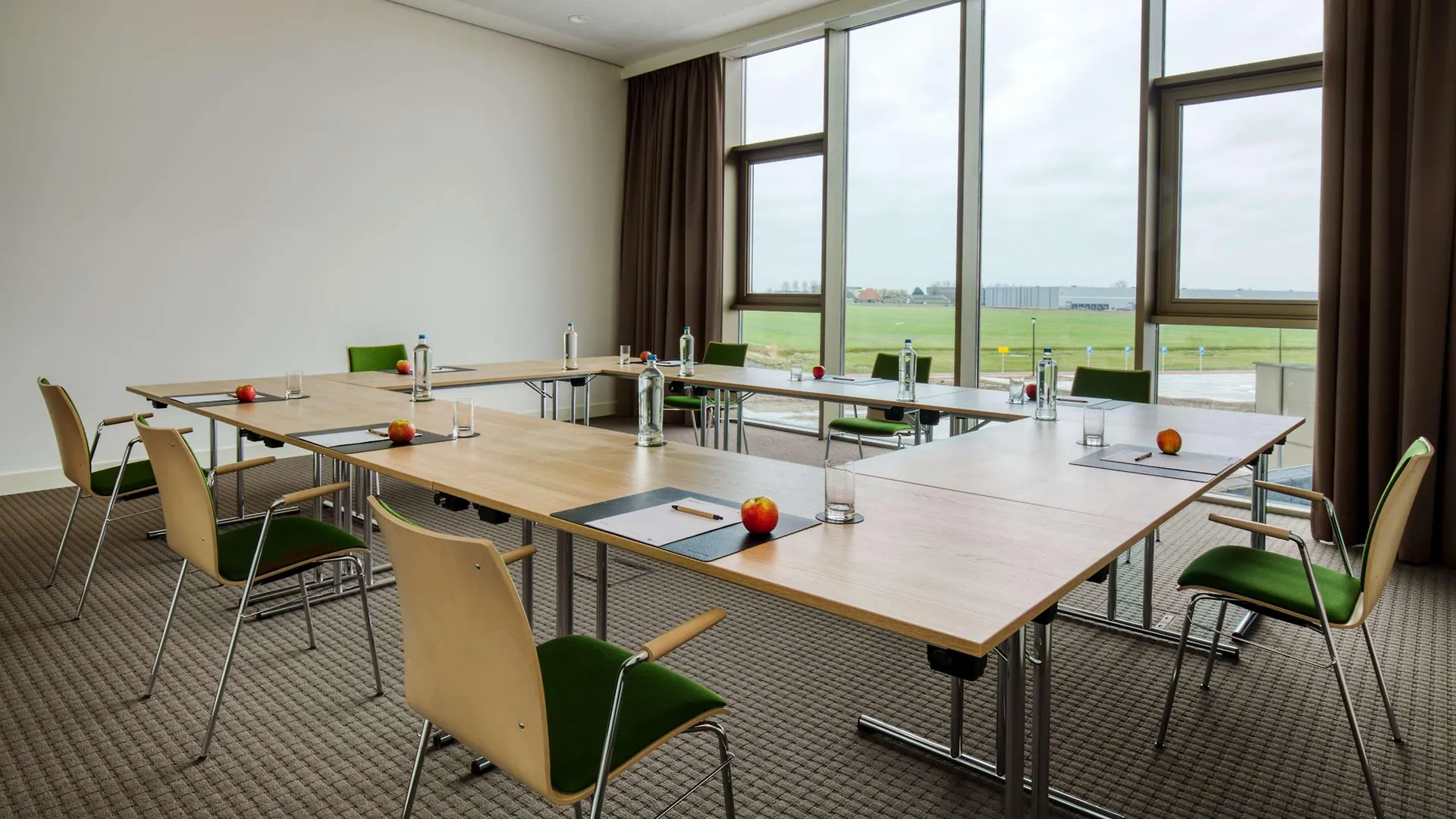 Intercityhotel Amsterdam Schiphol Airport ﾎｰﾌﾄﾞﾛｰﾌﾟ ホテル
