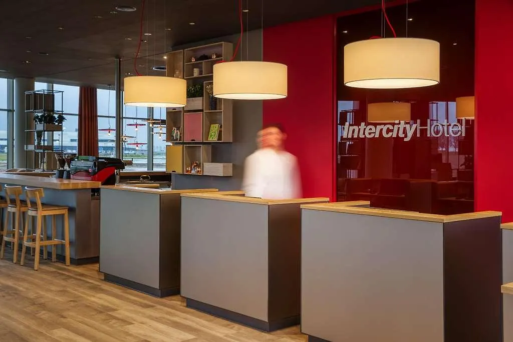 Intercityhotel Amsterdam Schiphol Airport ﾎｰﾌﾄﾞﾛｰﾌﾟ 4*,  オランダ